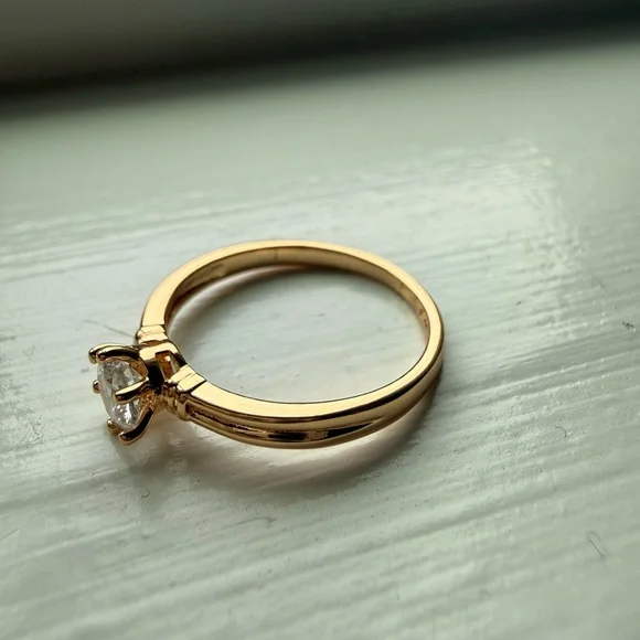 NEW! Pretty Bird Jewelry Solitaire Round-Cut Cubic Zirconia Ring size 8.75 - Picture 5 of 12